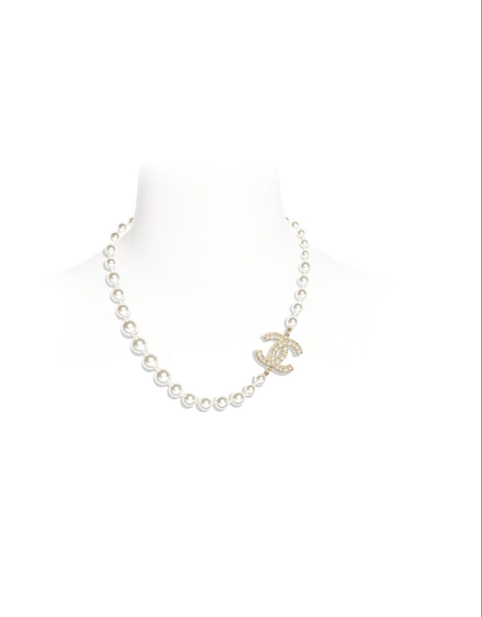 عقد لولو من Chanel