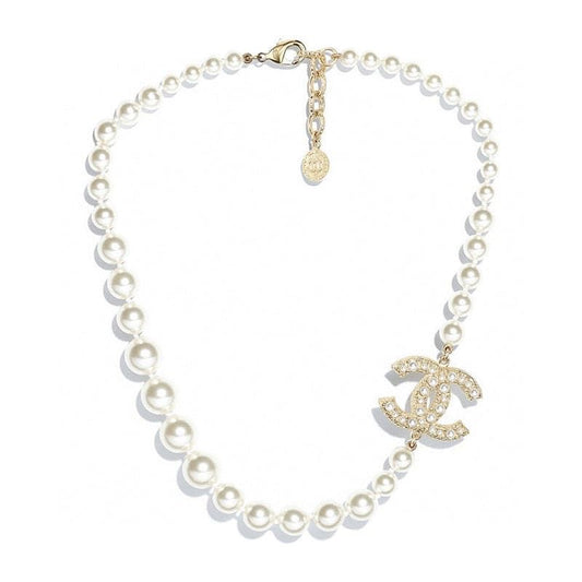 عقد لولو من Chanel