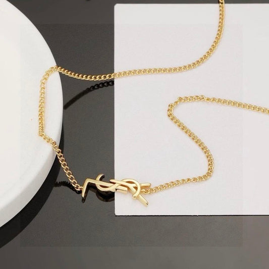قلادة Saint Laurent
